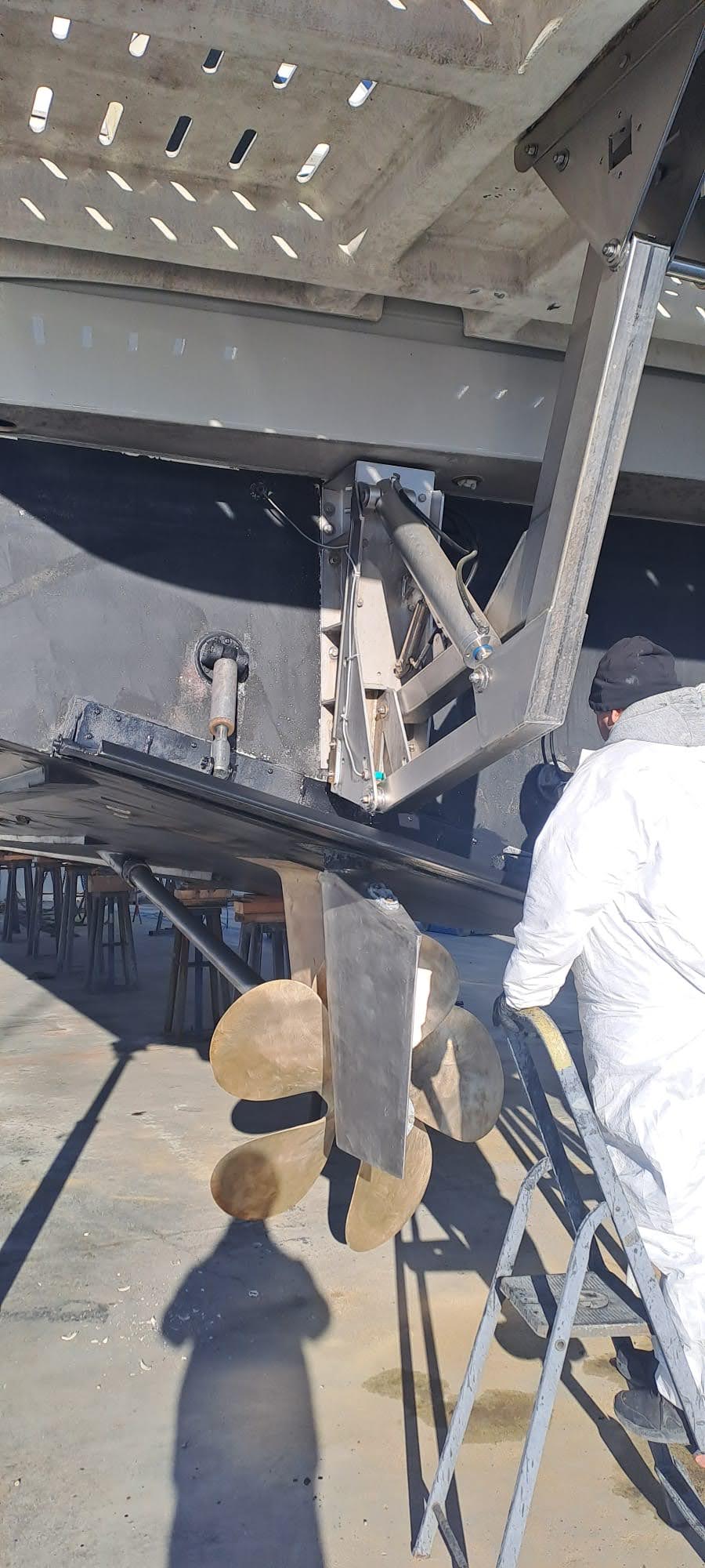 MHM13 yachting maintenance hydraulique passerelle monaco cannes