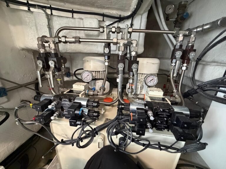 MHM13 yachting maintenance hydraulique pompes marine yacht monaco cannes