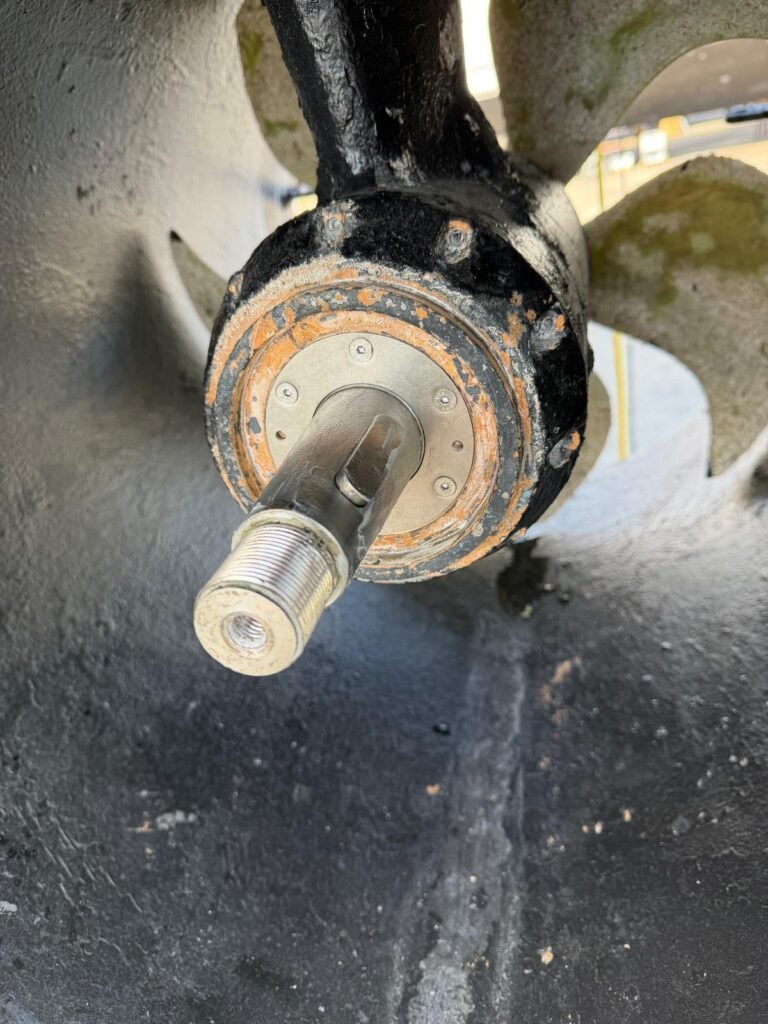 MHM13 yachting maintenance hydraulique propulseurs yacht monaco cannes