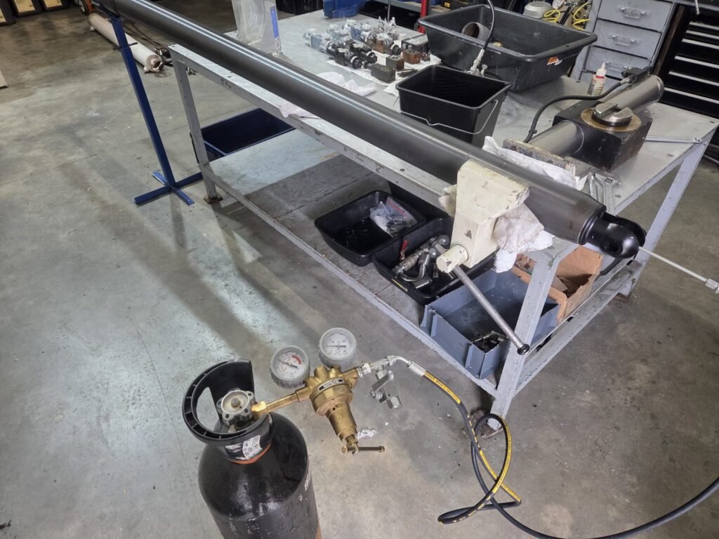 MHM13 yachting maintenance hydraulique verrins azote monaco cannes